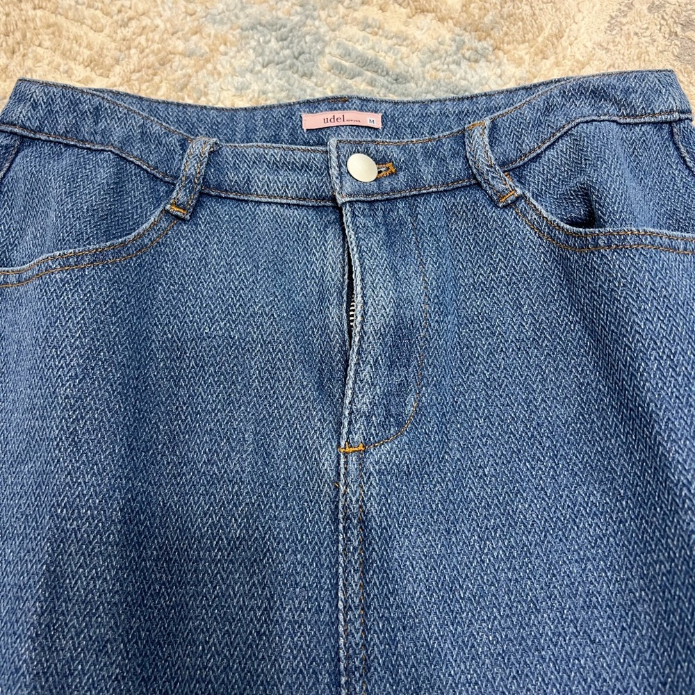 Elegant High-Low Denim Skirt - Picture 2 of 5